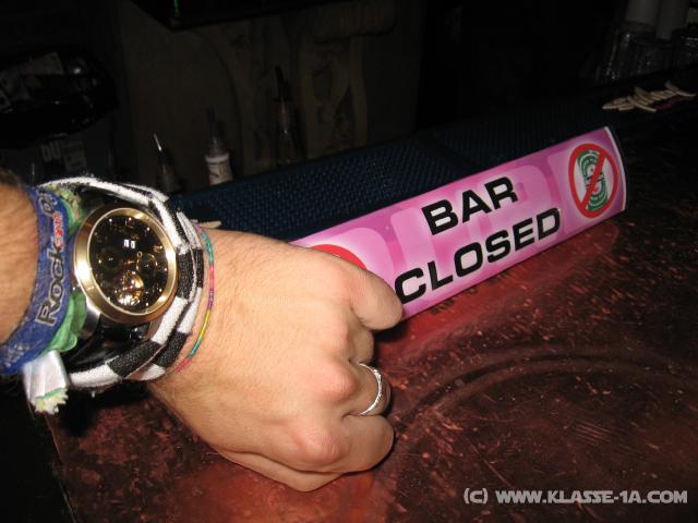 5658_Bar_Closed_at_21-36