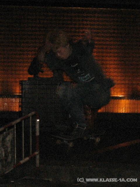 6023_Skateboarding