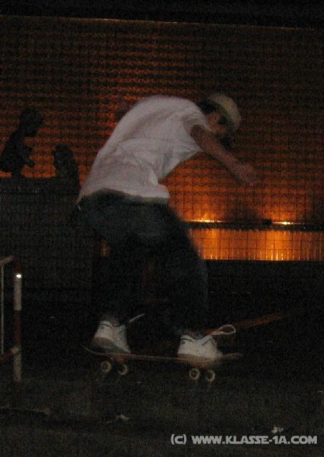 6024_Skateboarding