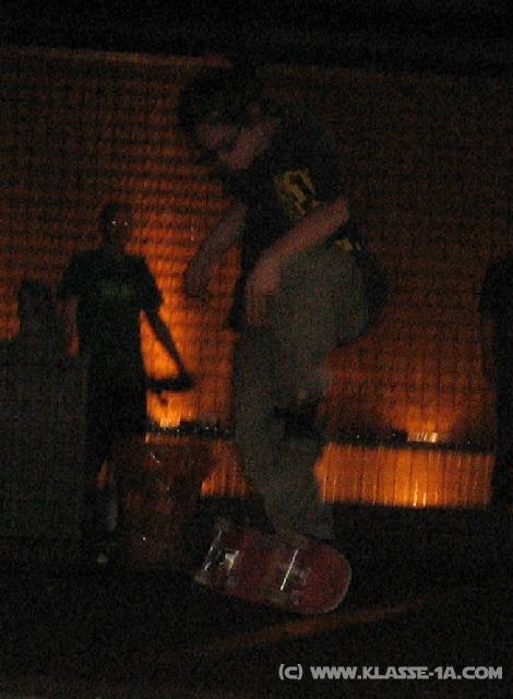 6035_Skateboarding