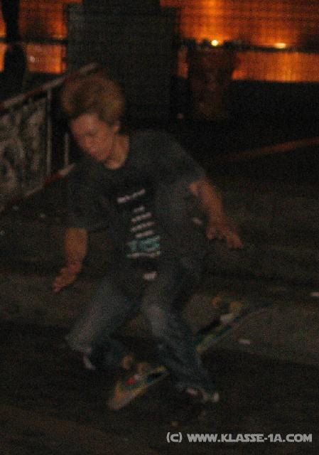 6038_Skateboarding