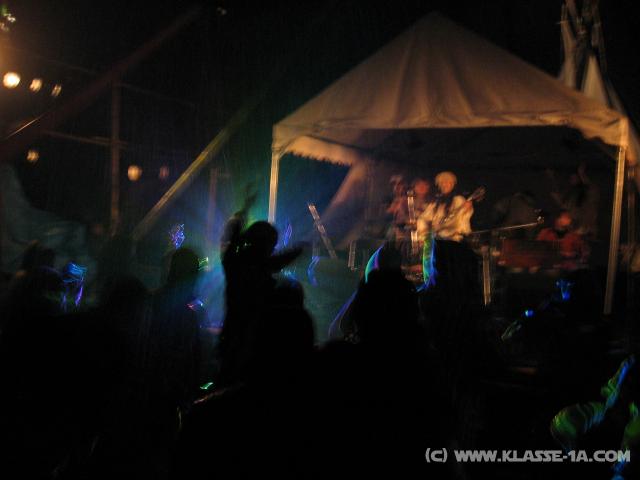 5053_Rain_party