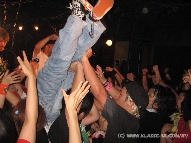 9546_Stagediving