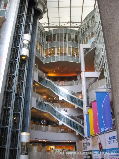 0834_Big_Step_Building
