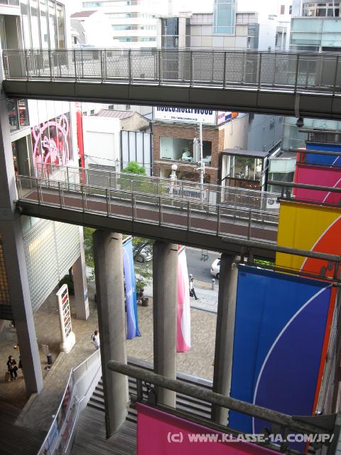 0836_Big_Step_Building