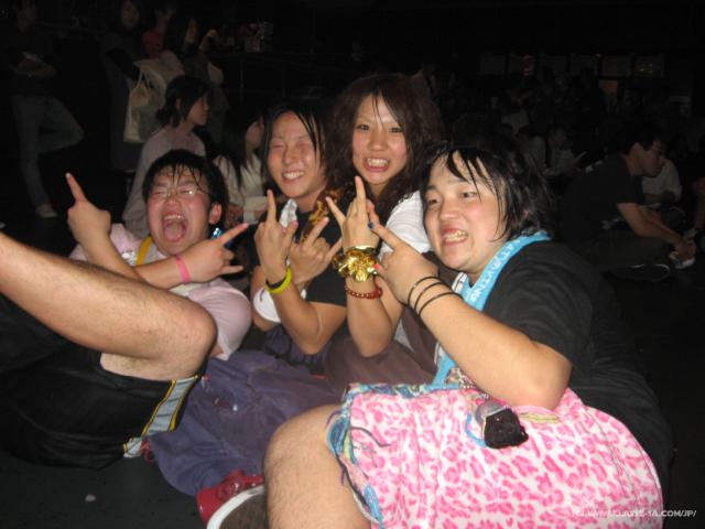 3240_Fans