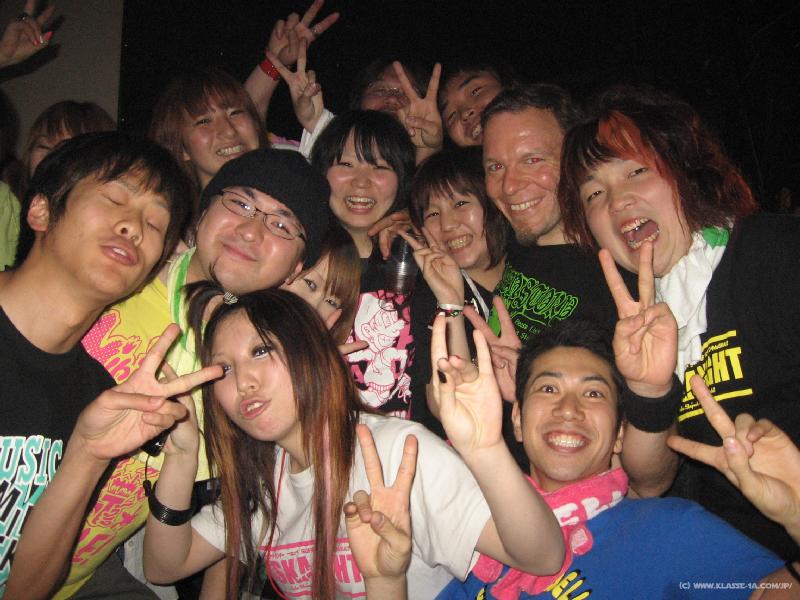 5918_Osaka_fan_crowd